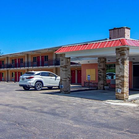 Econo Lodge Hotel Bradford Exterior photo